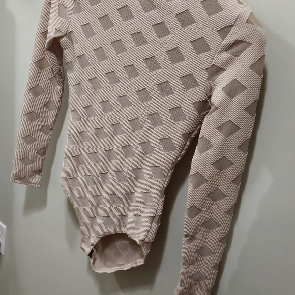 FASHIONNOVA Long Sleeve beige checkered bodysuit - Picture 6 of 12